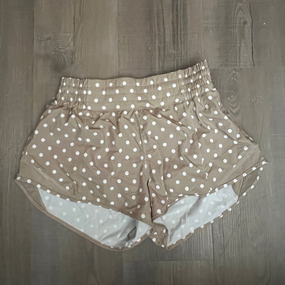 Lululemon Tan Polka Dot Hottie Hot High-Rise Shorts 2.5